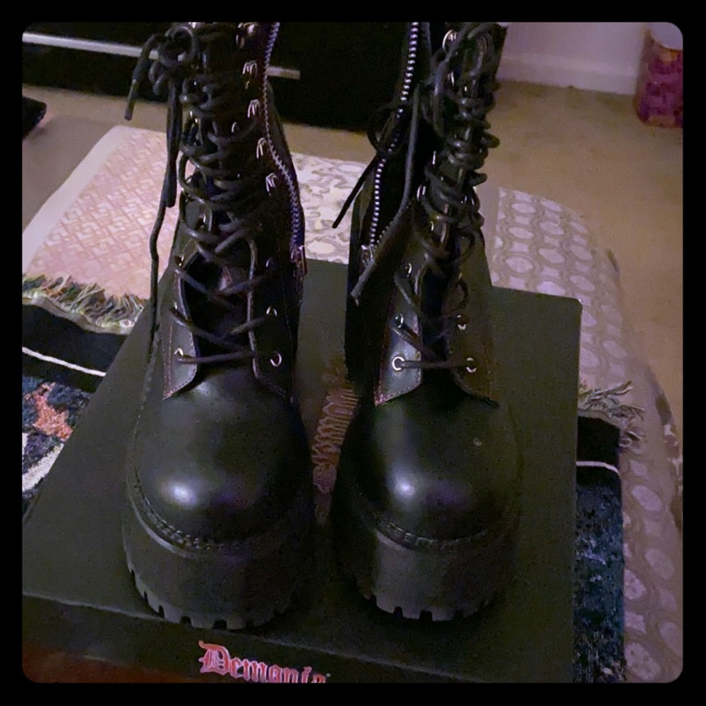 Demonia Vegan Leather Stompers ❤️